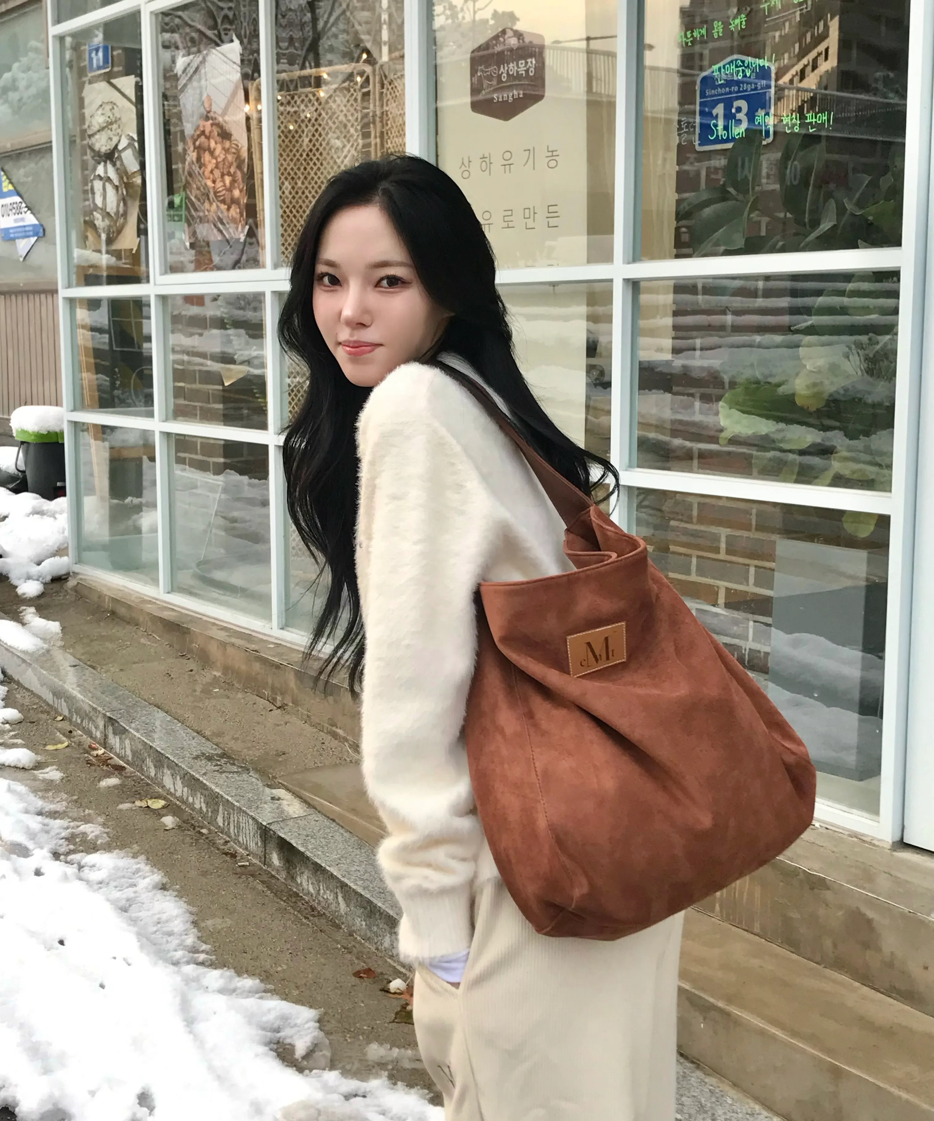 2025 新商品 チリン スエード ショルダーバッグ 男女共用 (3color) 韓国の人気ファッションブランド