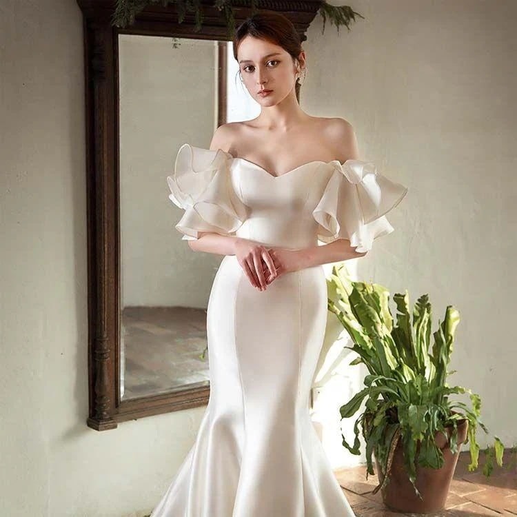 ウェディングドレス サテン 結婚式 オフショルダー トレーン マーメイドライン フリル 前撮り/後撮りシンプル 編み上げ 高級感 ロングドレス お花嫁ドレス パー30%までに制限