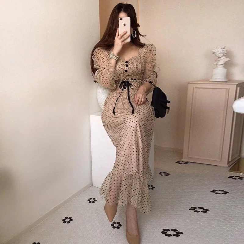 の気質の女性の味はやせている方の襟の高い腰のレースの辺が欧根紗の波点のワンピースのロングスカートをつなぎ合わせます 4,803円