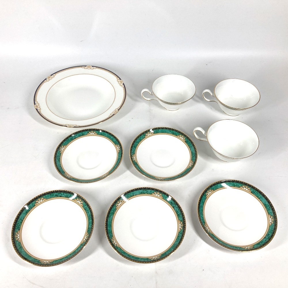 WEDGWOOD ウェッジウッド お皿 大皿1枚 食器セット カップ3個 ソーサ 5枚 陶器 ホワイト×グリーン系×ネイビー系