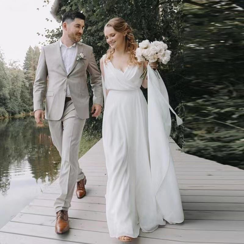 軽いウェディングドレスの新型花嫁結婚シンプル森系旅行はファッションのタキシードを撮ります