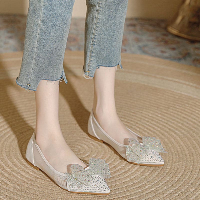 500円OFFクーポン レディース フラットシューズ キラキラ フラットパンプス ポインテッドトゥ 蝶結び 大きいサイズ ローヒール 痛くない 美脚パンプス 走れるパンプス 春 夏 秋 かわいい ライ