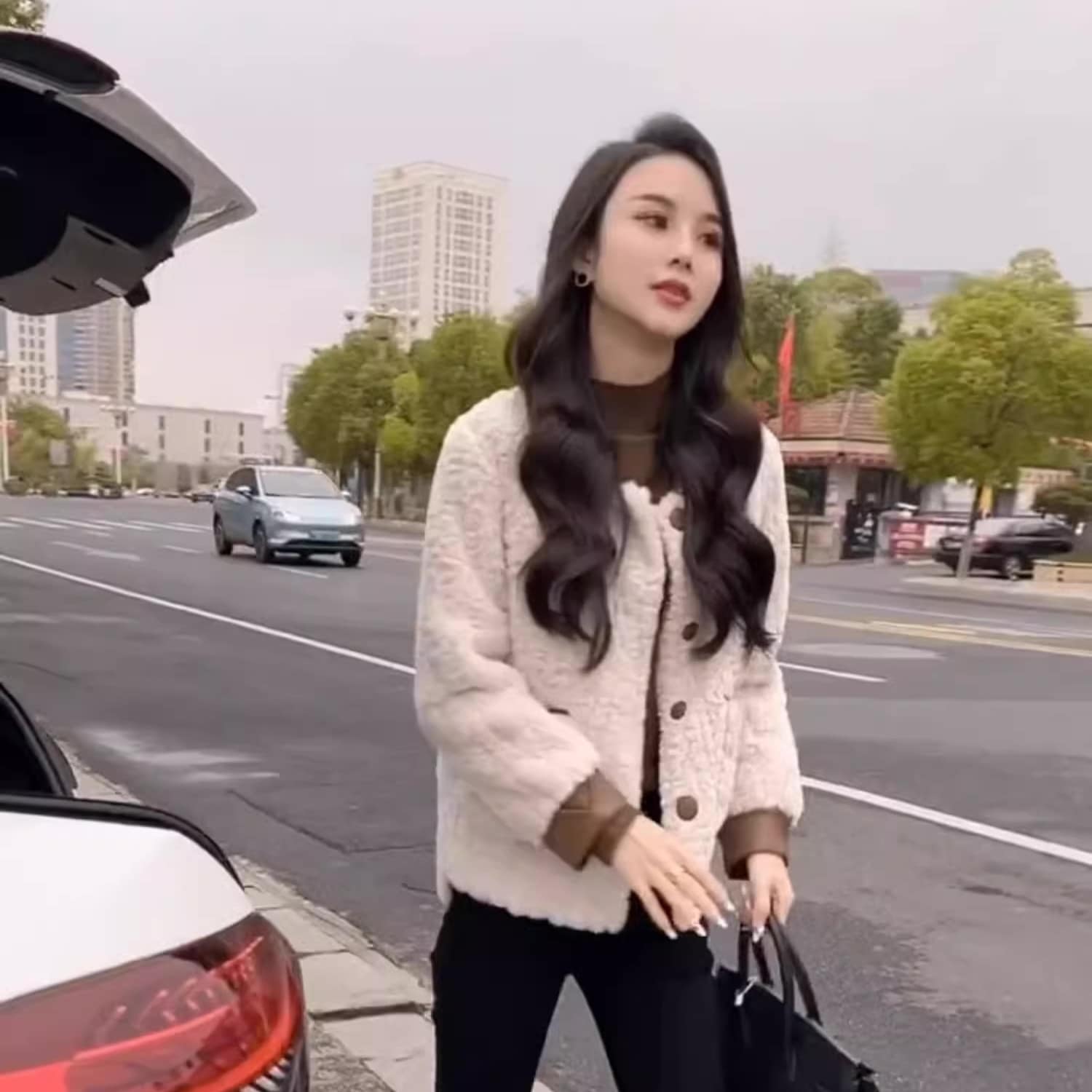 レディース ジャケット コート ウール 長袖 Vネック 襟付き 角襟 ワイド ストレート Iライン もこもこ ふわふわ ポケット 前開き 厚手 大人可愛い きれいめ シンプル 上品 おしゃれ