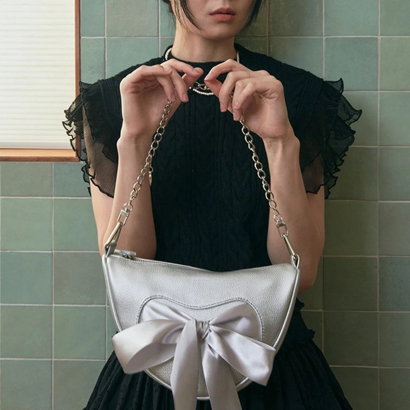 リボンショルダーバッグ　デザイン　チェーン (T)