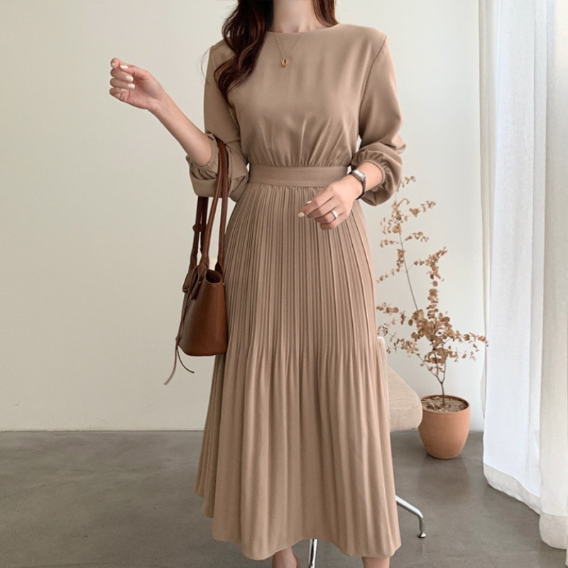 ワンピース プリーツ ロングワンピース ラウンドネック 襟なし 長袖 パフスリーブ ボリューム袖 ウエストマーク リボンベルト バックリボン ロング丈 Aライン 大人女子 エレガント フェミニン 5,382円