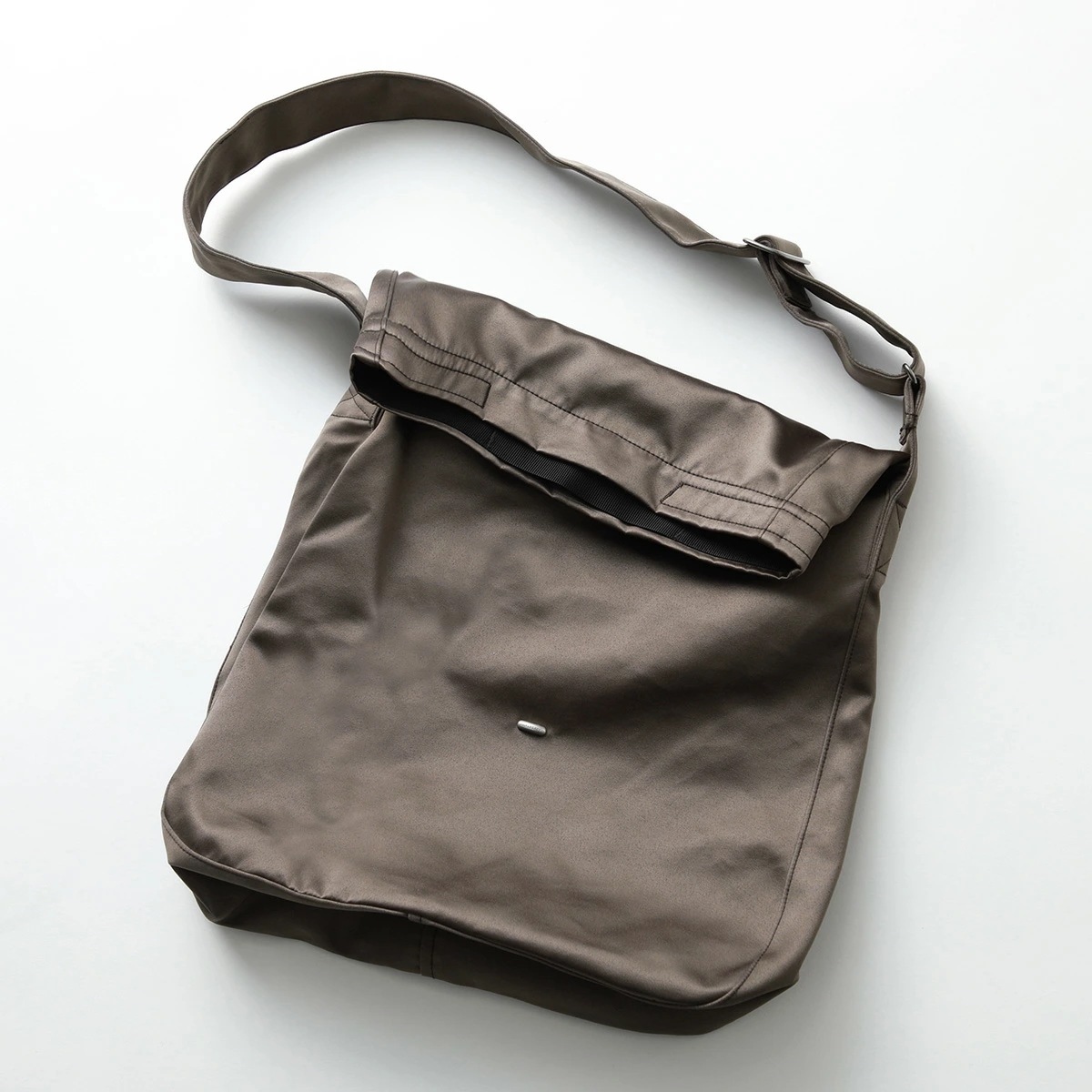 OUR LEGACY アワーレガシー ショルダーバッグ SLING BAG A4248SOD メンズ サテン クロスボディ 鞄 OLIVE-DENSE-SATEEN