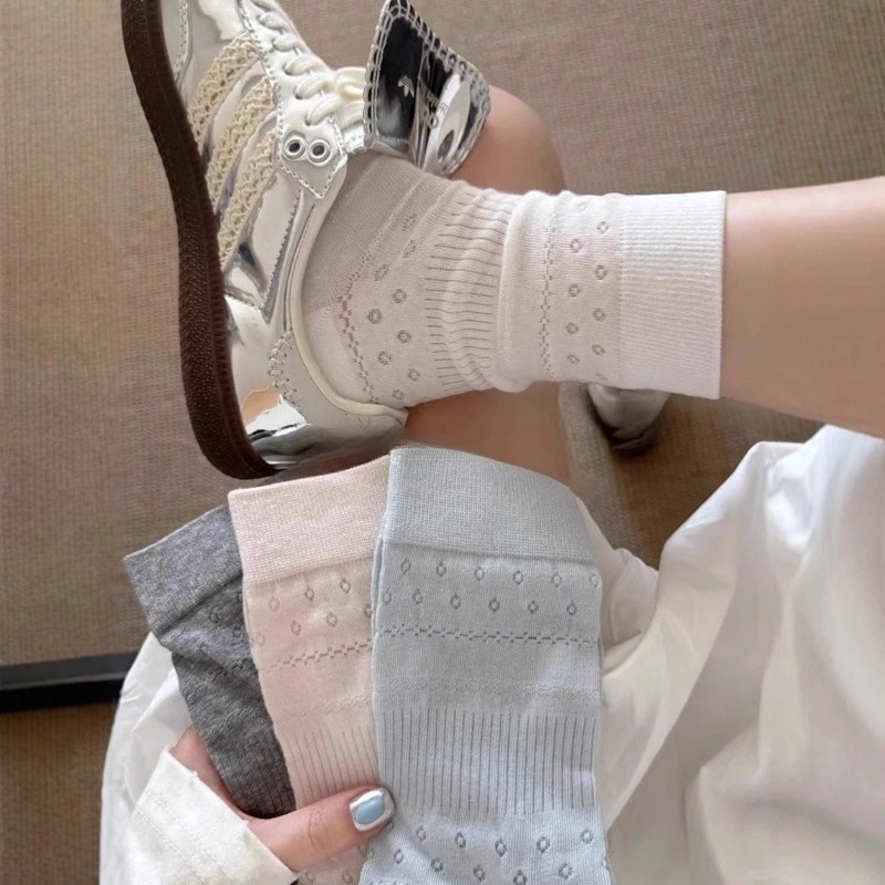 【1点ご購入 で10点プレゼントいたします】靴下女性春夏薄手透かし彫り小花網眼靴下夏骨なし中筒靴下綿盛り靴下女性