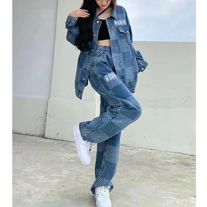 ハイエンドのカスタマイズ-Yujie 衣装スーツ女性の 2024 春の新チェック柄デニムジャケットトップジーンズパンツツーピーストレンディセット