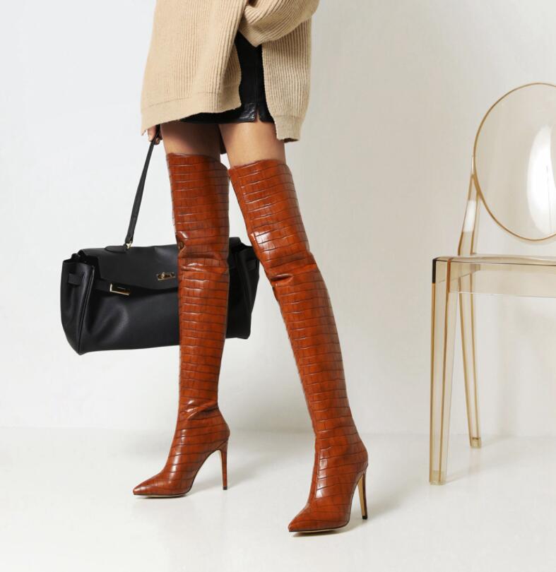 お見逃しなくレディースブーツ　ニーハイブーツ　エナメル　10センチ　超ハイヒール　光沢　ロング丈　秋冬　春秋　サイハイブーツ　大きいサイズ　小さいサイズ　ピンヒール　スーパーロングブーツ ダンス　舞台