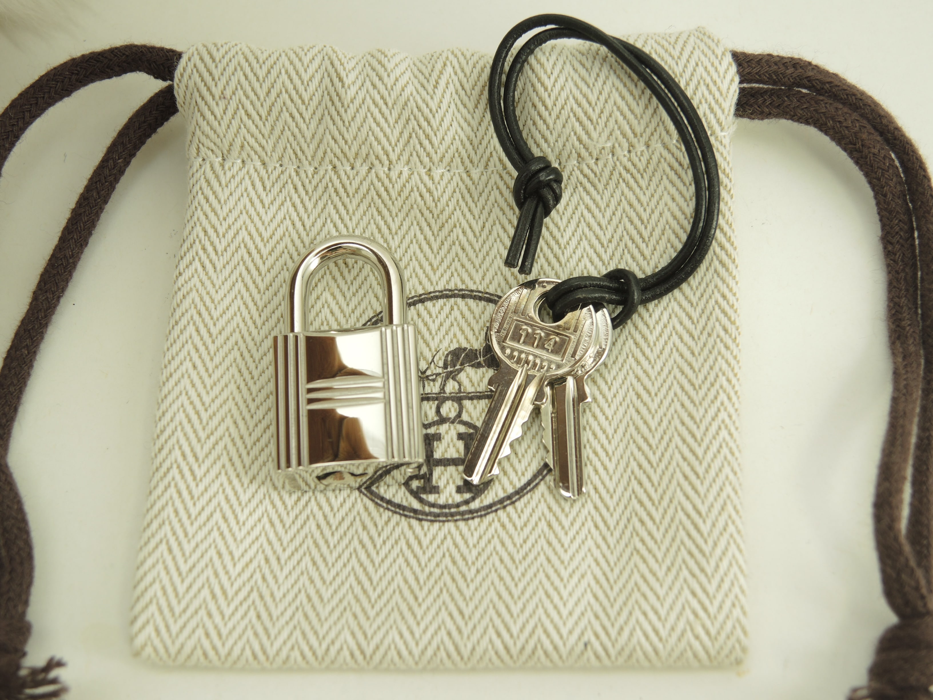 南京錠 鍵2個 シャインシルバー パドロック キー 114 バッグチャーム 新品同様@ 185