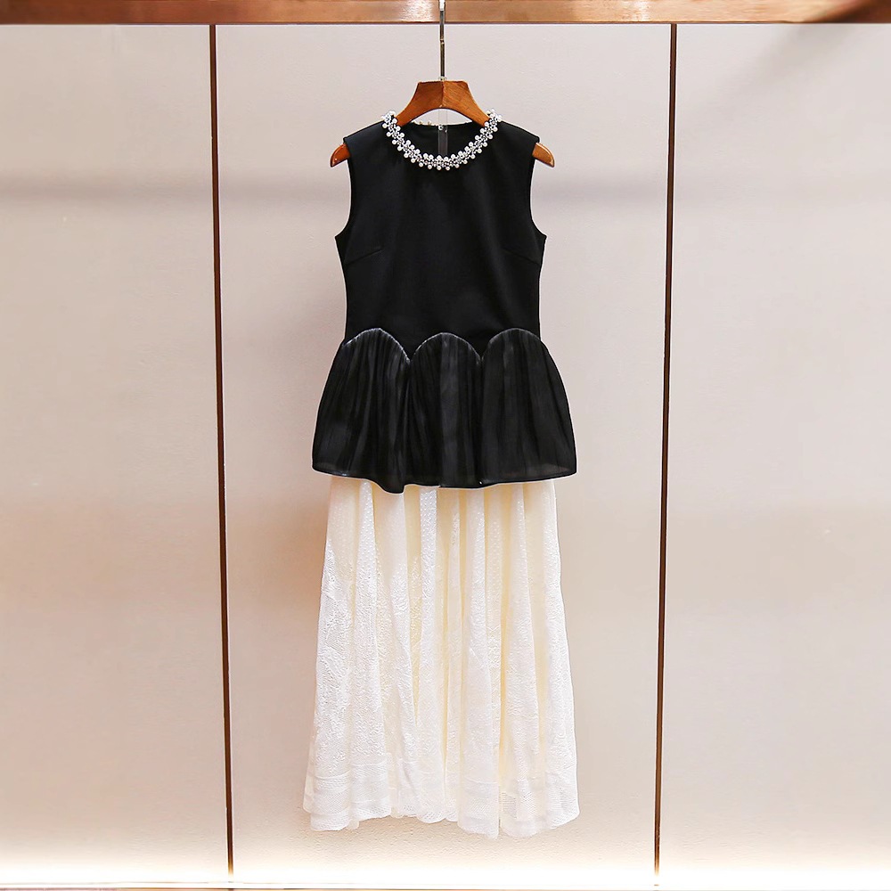 高級婦人服夏ヘップバーン風ベルベットポンポントップス+レース半身スカートスーツ女 7,096円