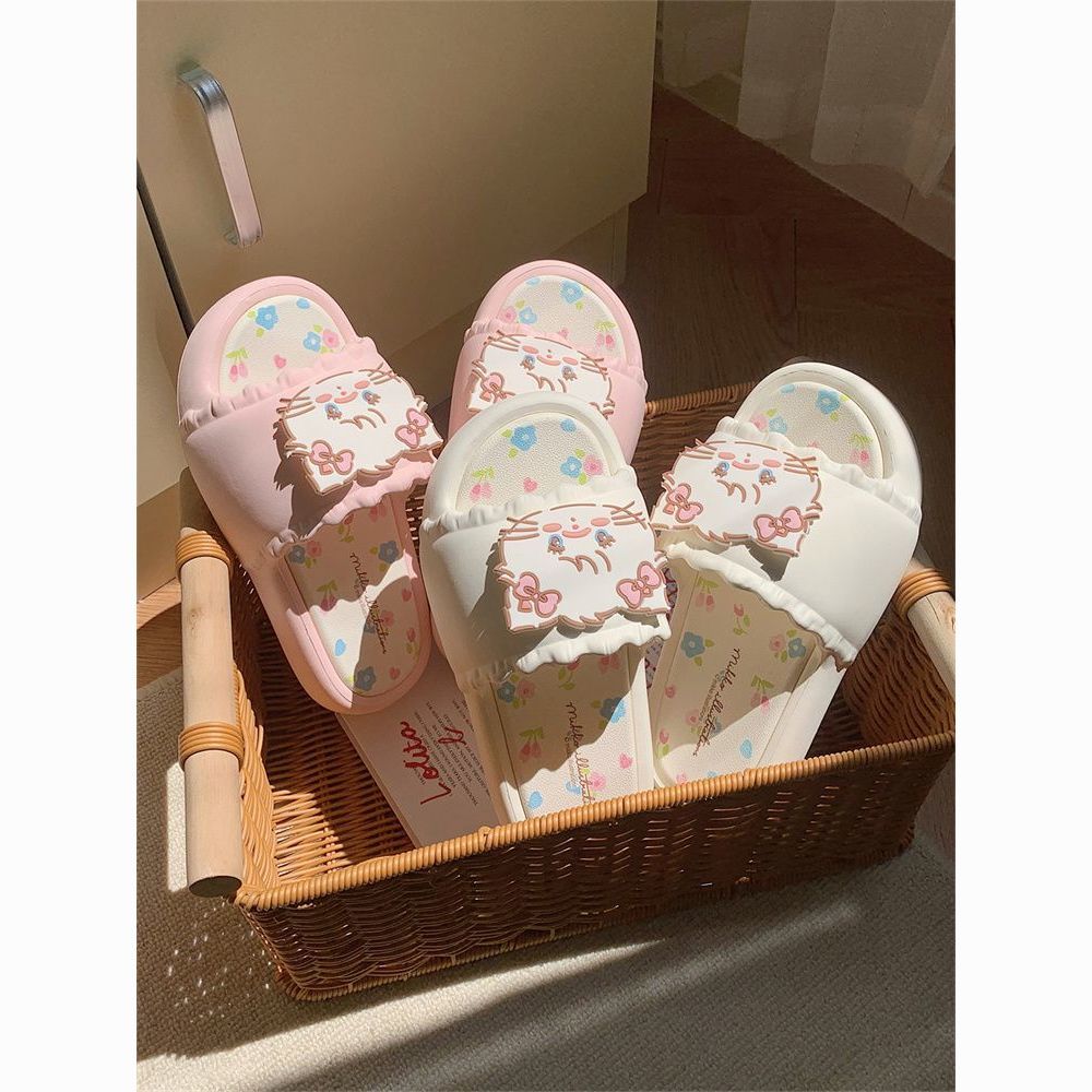 少女心mikko一字スリッパ夏の甘い砕花かわいい子猫の外に冷たいスリッパを履いている女性