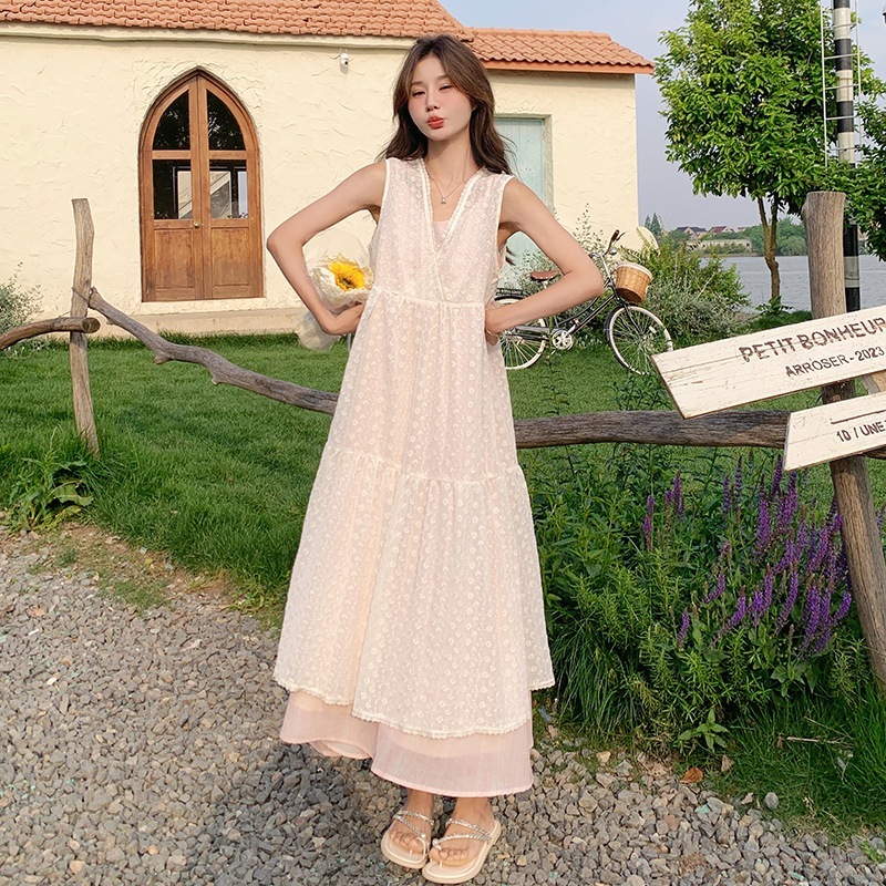 実際のレースVネックジャガードベストドレス2024新しいレースジャガードホルター優しい休日Aラインドレス