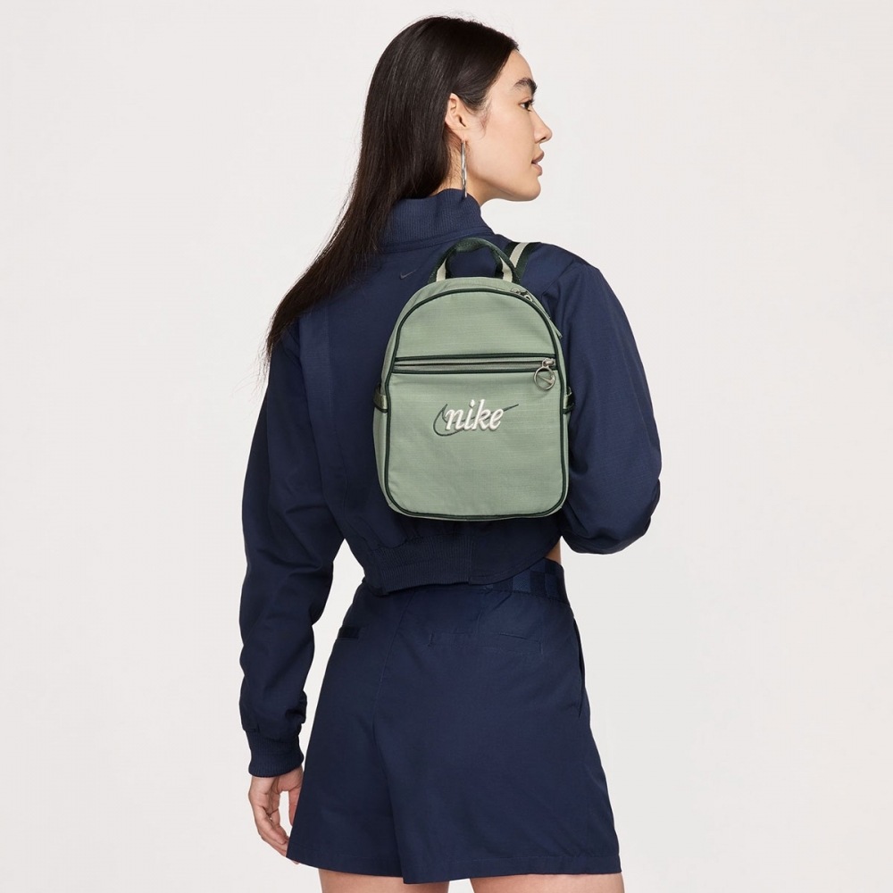 ナイキスポーツウェアフューチュラ 365 ミニバックパックレトロ FQ5559-370