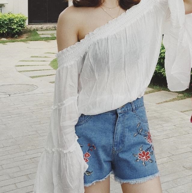 2157.フレアスリーブ オフショルダー トップス(ホワイト) 100,000円