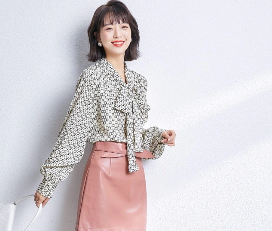 トップス シャツ 袖あり 長袖 Vネック 襟なし ストレート シフォン リボン 薄手 かわいい 大人可愛い きれいめ シンプル カジュアル 大人 上品 おしゃれ お洒落 大人可愛い 大人女子 こなれ感