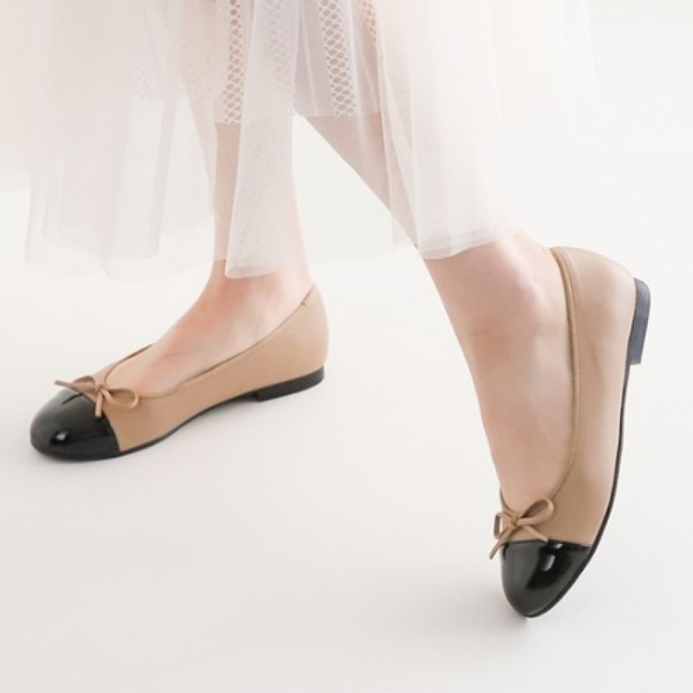 (Ninas Paris) 韓国製リボンストラップ付きエナメルトゥフラット