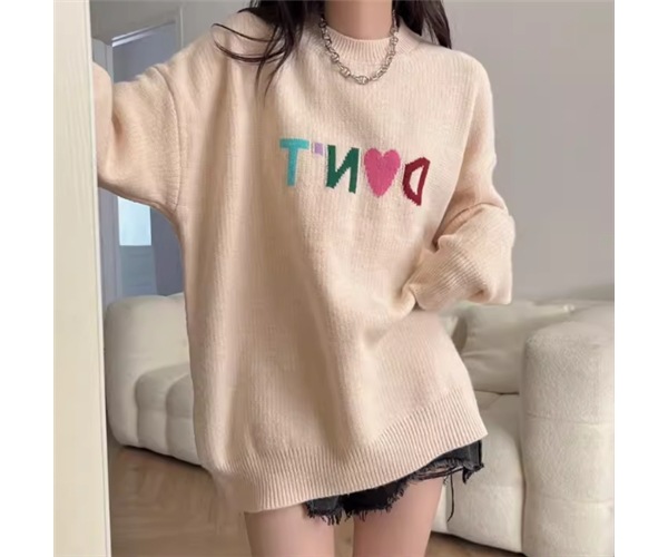 レディース トップス ニット セーター プルオーバー ミドル丈 長袖 ラウンドネック ストレート 刺繍 かわいい カジュアル おしゃれ ラフ ガーリー ルーズ 個性的 存在感 ラブリー キュート