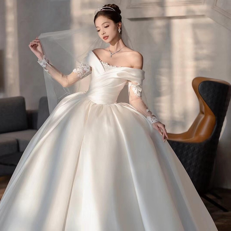 ワンショルダーサテンウエディングドレス2024新作ブライダル主糸レトロ長袖冬プチ