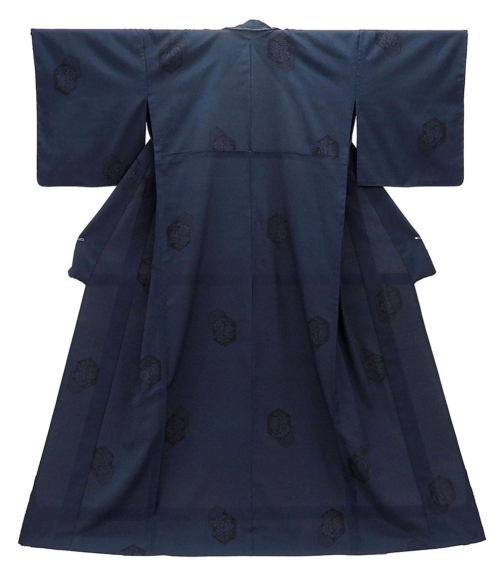 単衣 紬 新品仕立済 正絹 単衣 亀甲花模様 身丈164.5cm 裄丈68cm 塩沢紬 新品 仕立て上がり 着物 wd1033 32,370円