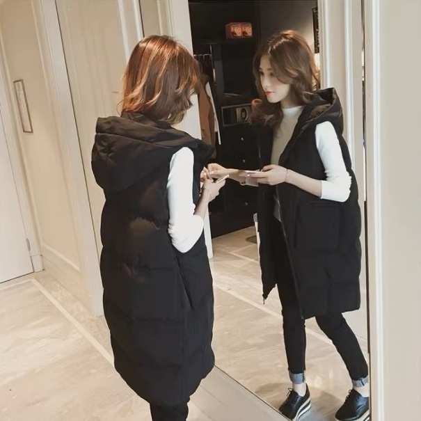 レディース トップス ジャケット ベスト ダウン 上着 羽織 前開き ダウンコート ロング ミドル丈 袖なし 襟なし ノーカラー スタンドカラー フード ストレート Iライン ふわふわ ふっくら