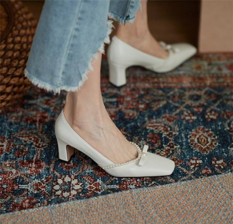 カジュアル好きならコレINSスタイル 2021 レトロ 百掛け スクエアトゥ パール ハイヒール フレンチスタイル 太いヒール 蝶結び 浅い口 シングルシューズ 歩きやすい 気質 ファッション