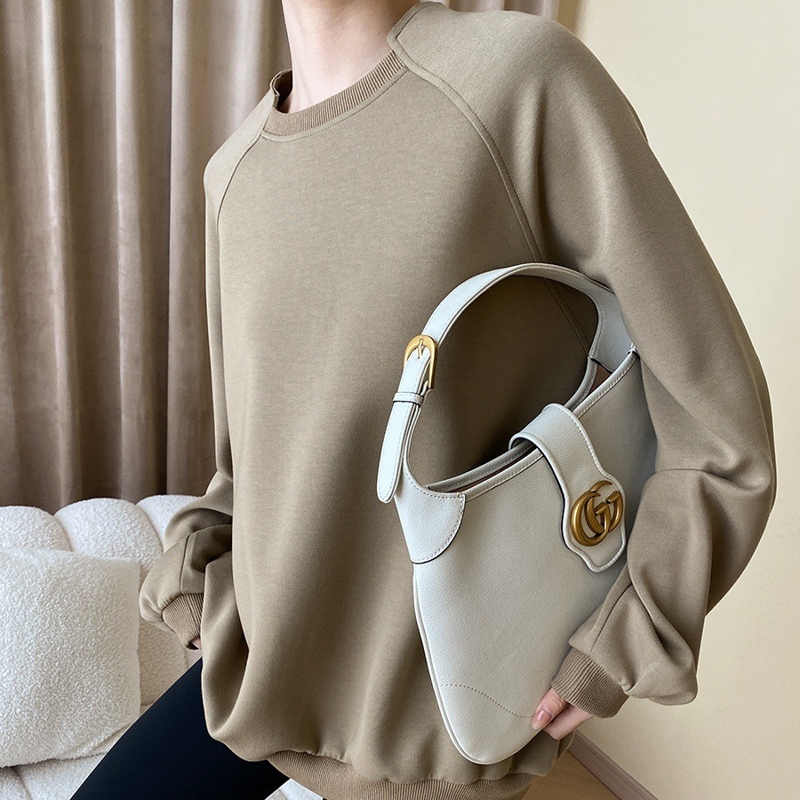 トップス トレーナー ミディアム丈 プルオーバー 長袖 ラウンドネック かわいい 大人可愛い きれいめ シンプル 上品 おしゃれ かっこいい カジュアル レトロ こなれ感 個性的 主役級 存在感