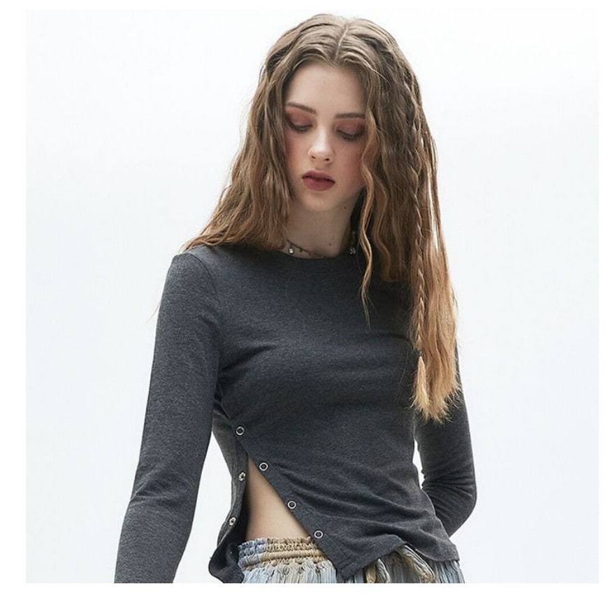 【LUV IS TRUE】 CL SLIT TEE : CHARCOAL