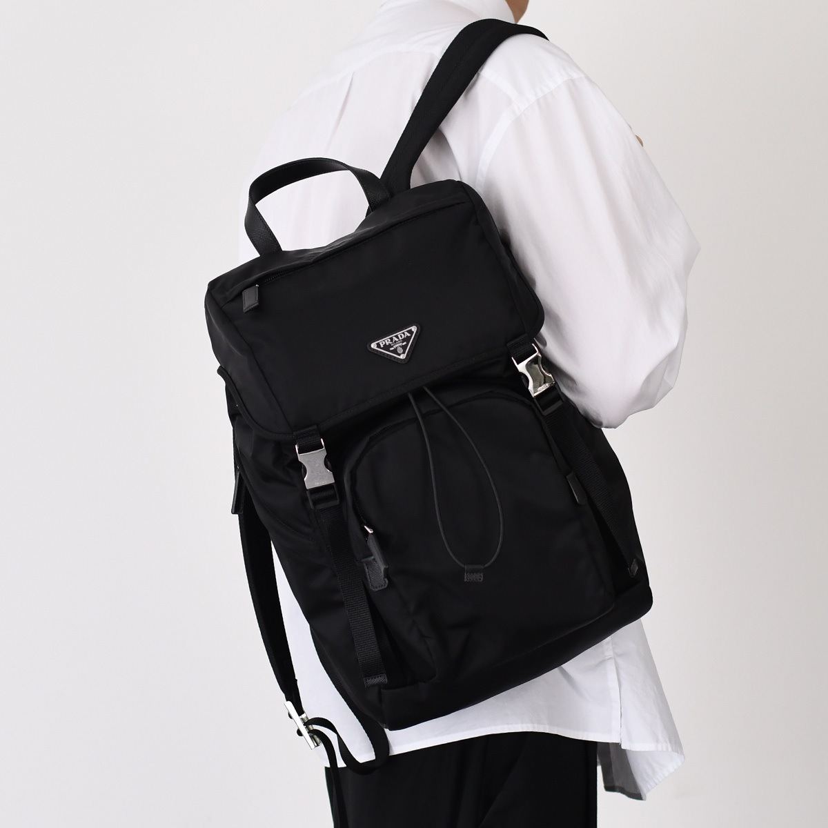 バックパック Re-Nylon SAFFIANO リュック バッグ 2VZ135 2DMG ナイロン 三角ロゴ メンズ ブラック 黒 A4収納 ロゴ ギフト オススメ