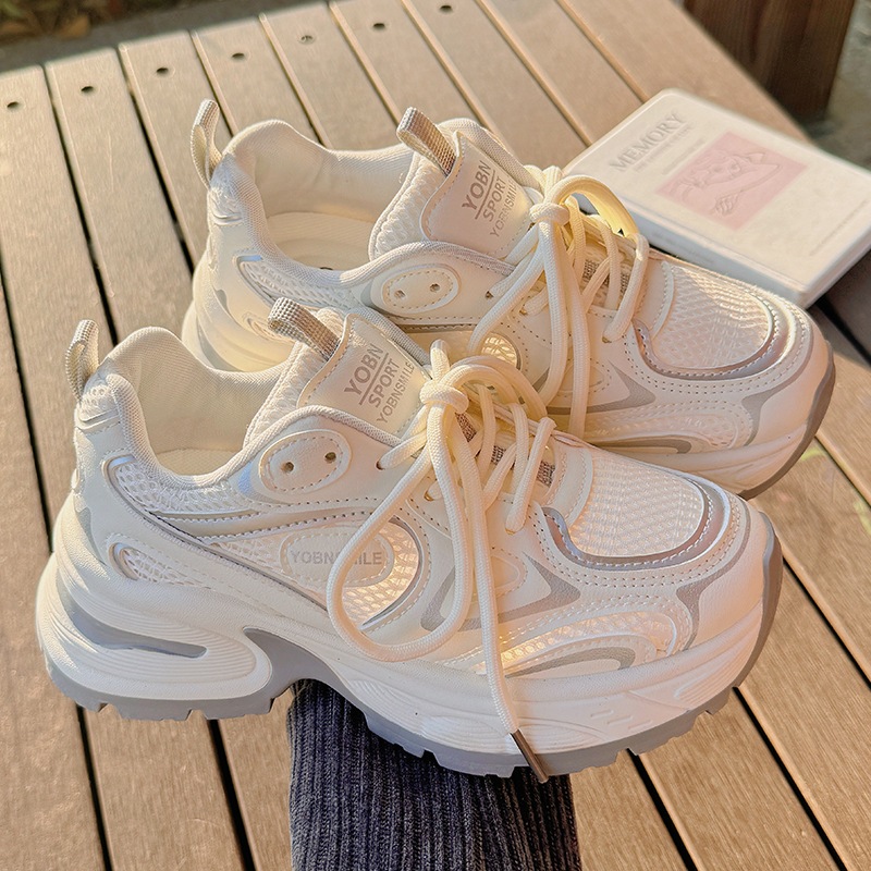 女性用ダッドシューズ 2025年春夏新作 厚底ホワイトシューズ 通気性メッシュシューズ スカート付き スポーツシューズ トレンド