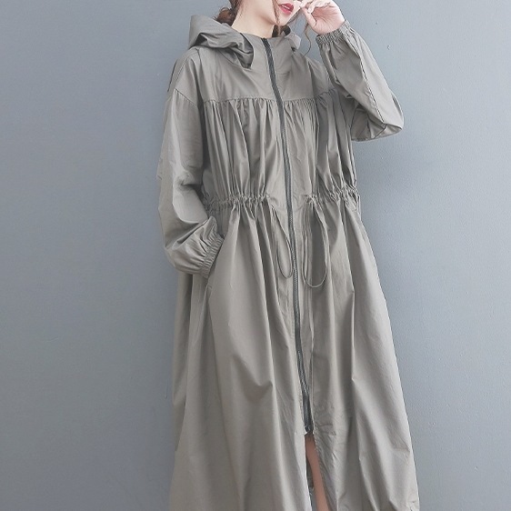 アウター ジャケット 上着 ロング丈 袖あり 長袖 襟なし 前開き ファスナー ポケット ウエストマーク フード付き かわいい 大人可愛い きれいめ シンプル カジュアル 大人 上品 おしゃれ お洒落