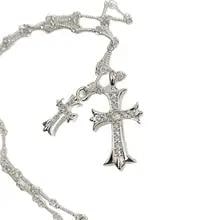 トレンドのクロス型ピンネックレス レディース ラグジュアリー鎖骨チェーン ジュエリーアクセサリー 新作2025 スタイリッシュで多用途なファッショナブルなデザイン