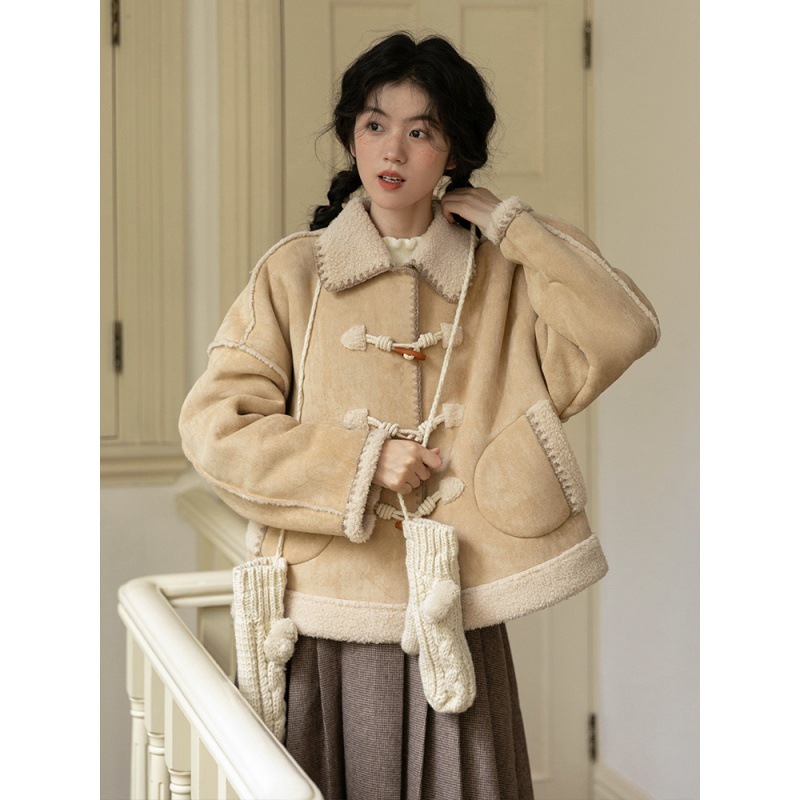 コーヒー黄色の子羊の毛のコートの女性2024冬の新しいレトロでゆるい通勤の小柄な短いモデルに