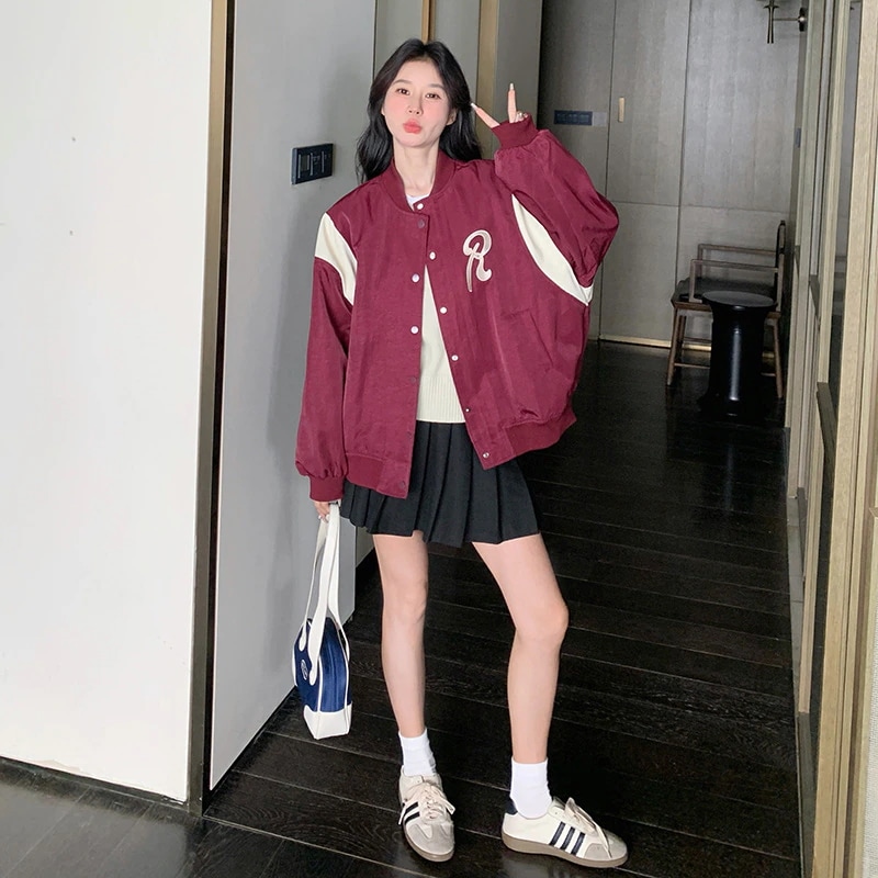 アメリカのレトロな衝突色の野球のスーツの短いジャケット2024新しい小さい人々のカジュアルな老化百ジャケット