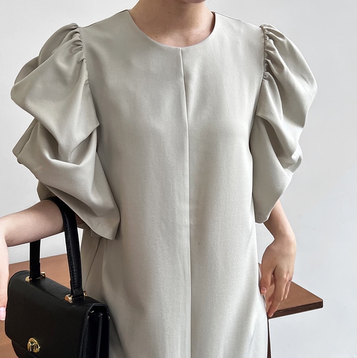 パフスリーブ スリット ウエストリボン ゆる センタープレス ワンピース ロング丈 5分袖 Uネック 細身 ストレート スマート かわいい 大人可愛い きれいめ シンプル カジュアル 大人 おしゃれ