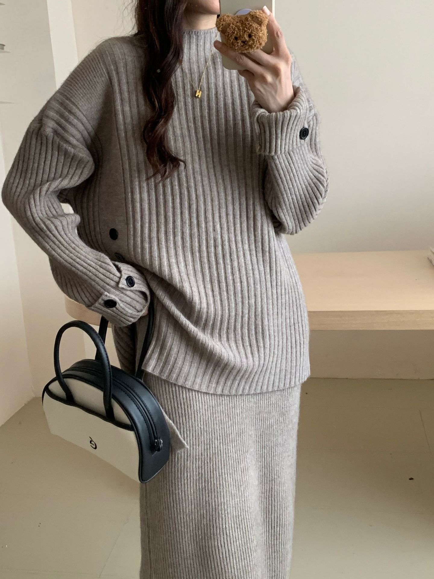 ニットセットアップ　上下セット　秋冬　レディース　セーター　ニットスカート　　スリット入り　秋冬