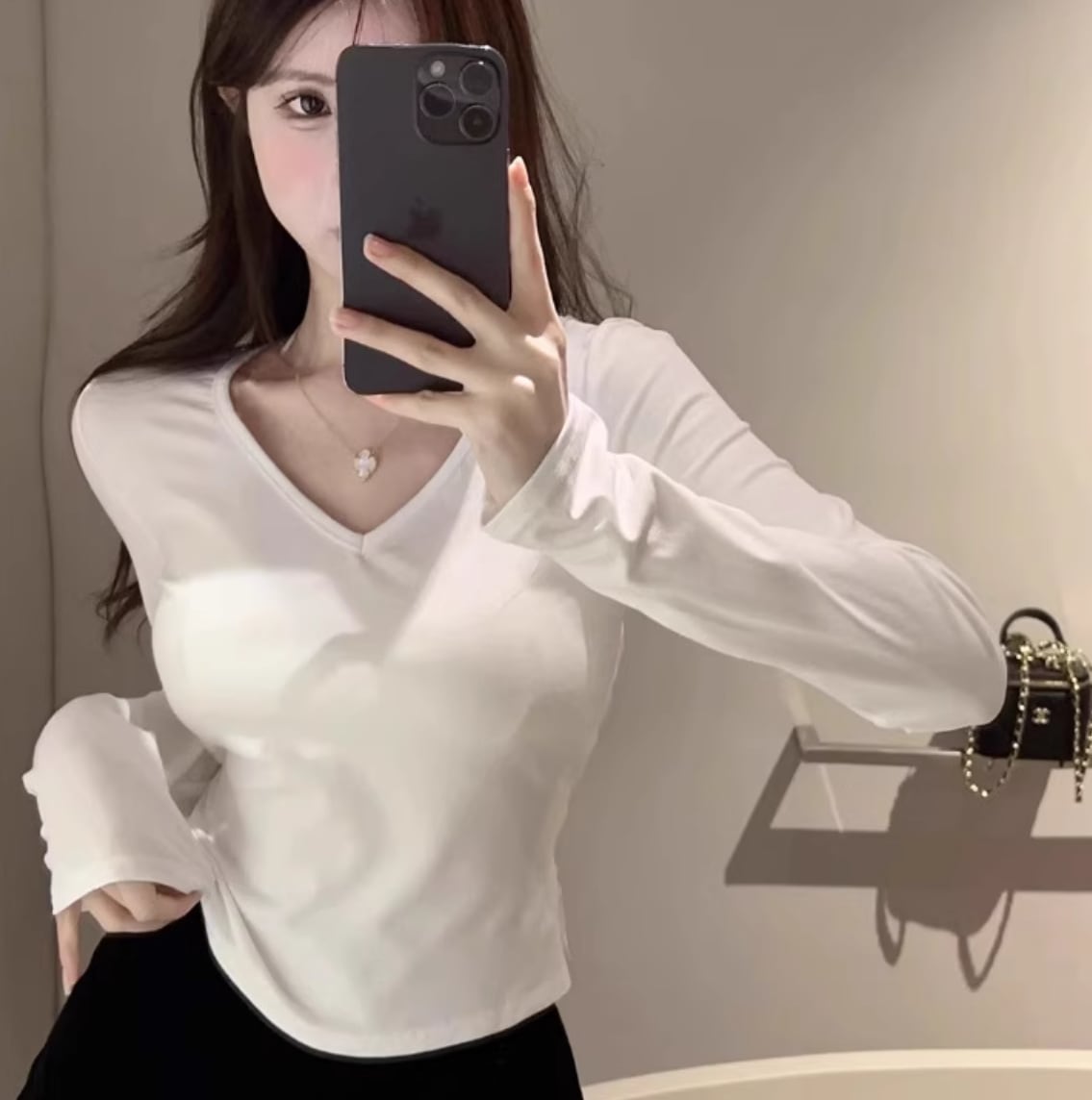 トップス カットソー レディース 長袖 Vネック タイト スリム フェミニン ストリート レース 刺繍 レースアップ 透け感 伸縮性 ヴィンテージ かわいい きれいめ シンプル おしゃれ かっこいい 5,206円