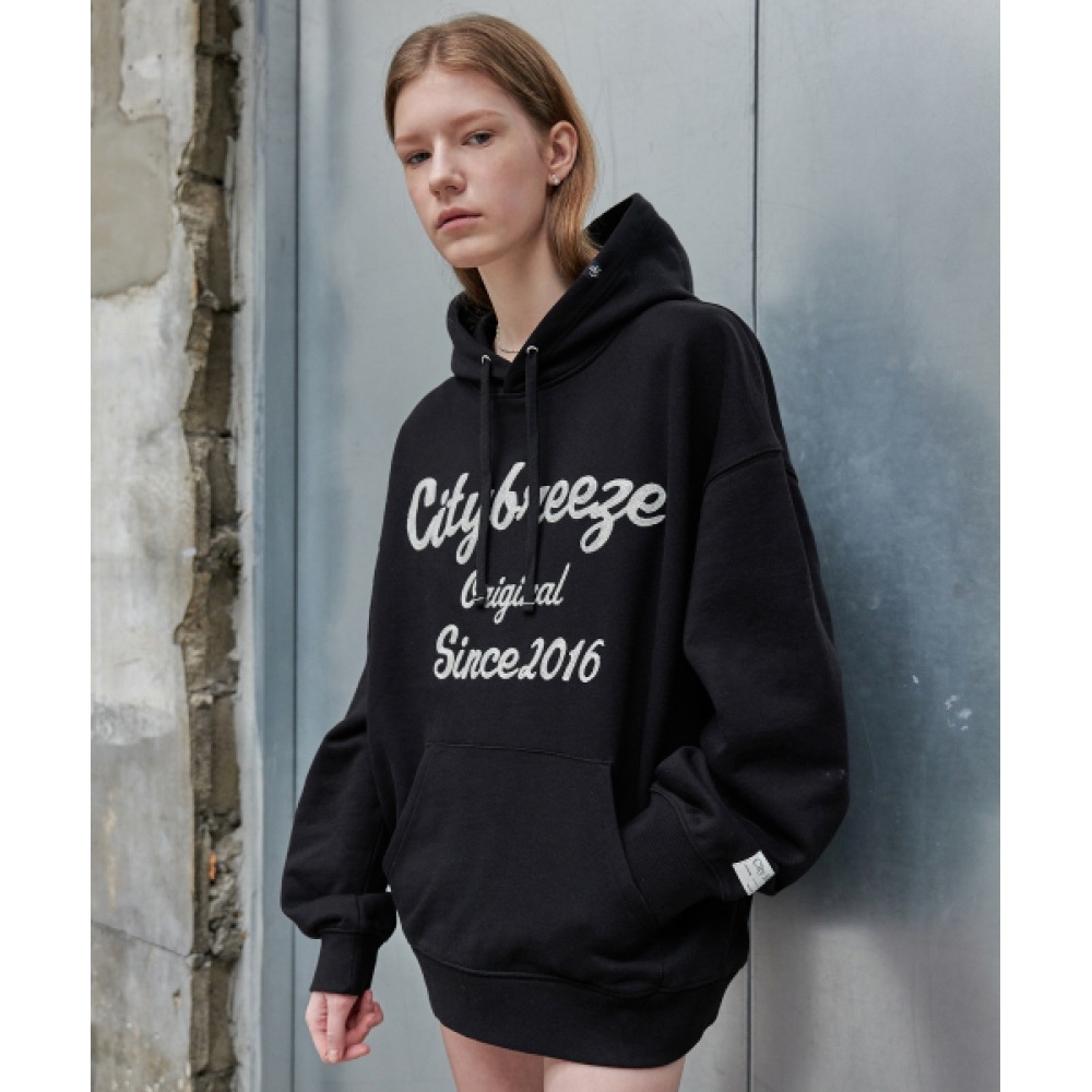 シティブリーズチェーン刺繍レタリングパーカー_ブラック