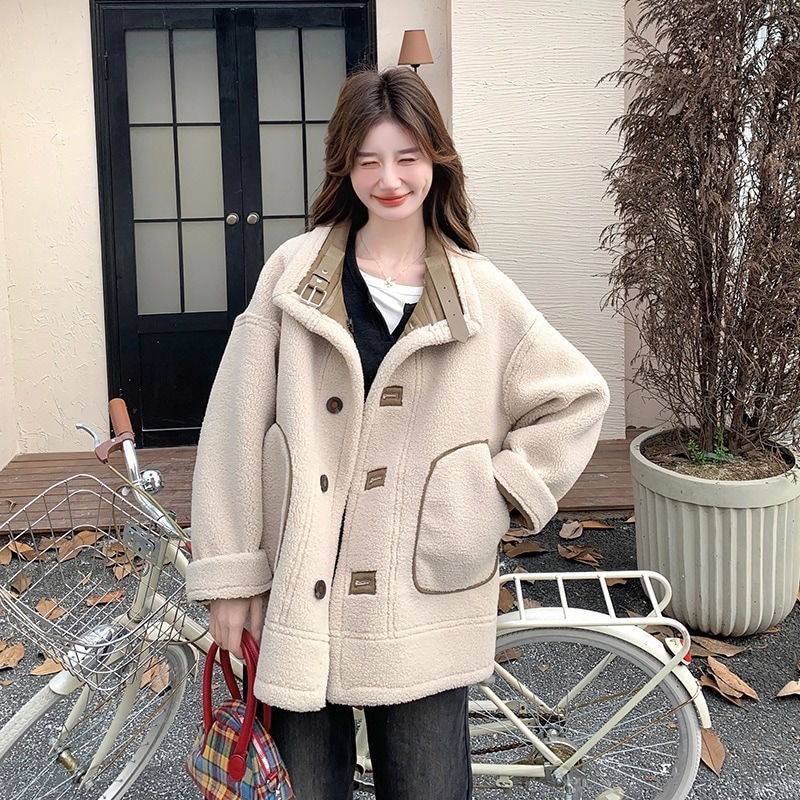 両面にスエード毛皮一体ラム毛皮のコート2024新型厚手小柄機関車綿入れ