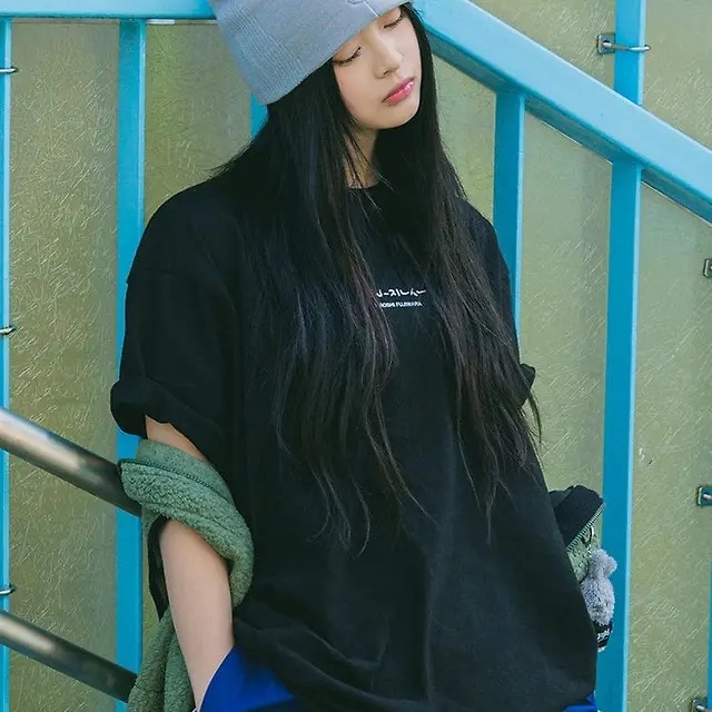 NewJeans X 藤原ヒロシ COLLER Tシャツ VER.1 (ブラック)/ 公式グッズ LINE FRIENDS KPOP