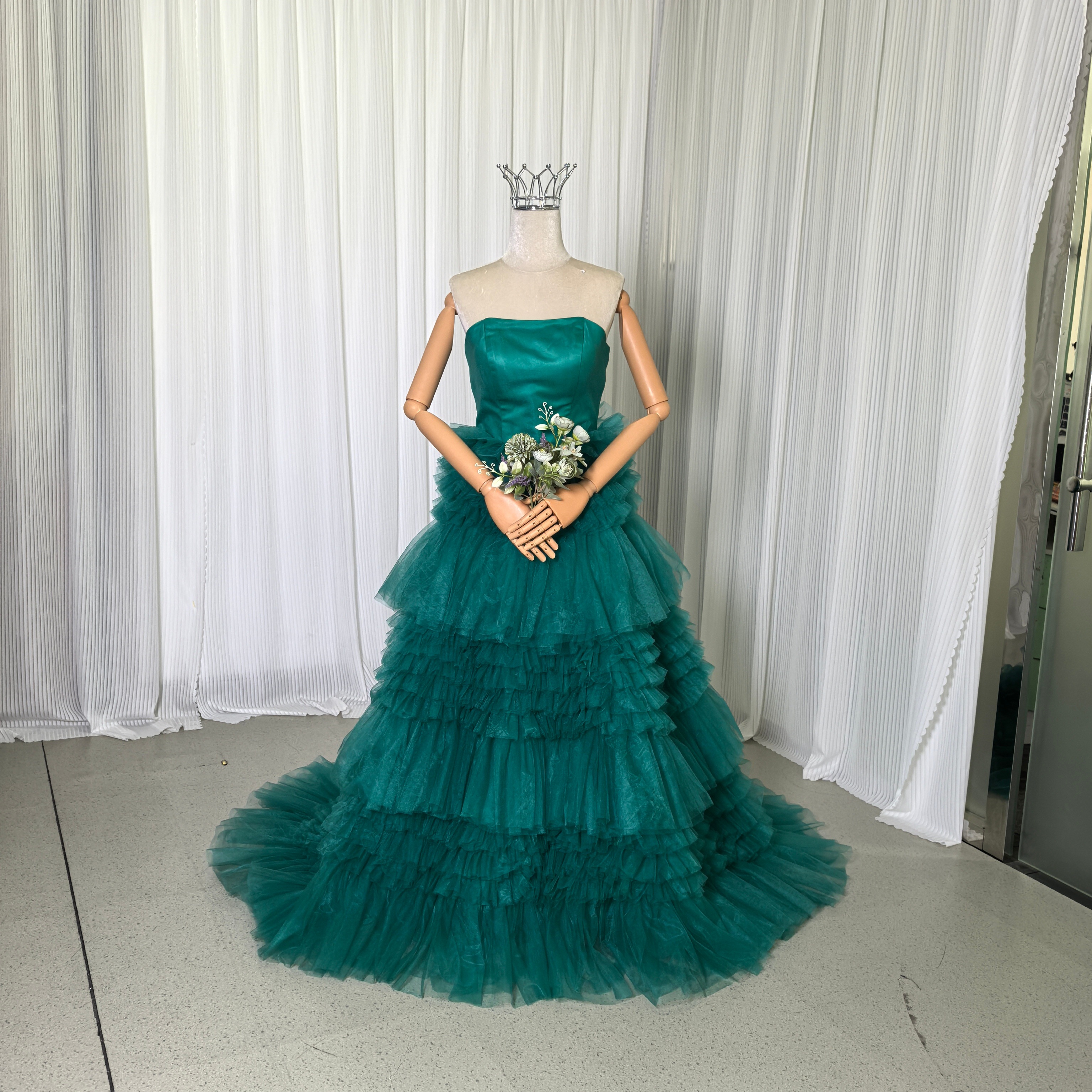 カラードレス グリーン ベアトップ ビスチェタイプ アンティークなドレス ソフトチュール フレアスカート