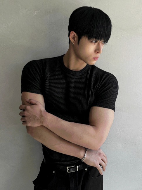 [COSYHARU公式]Muscle Fit Round Short-Sleeved Knitwear