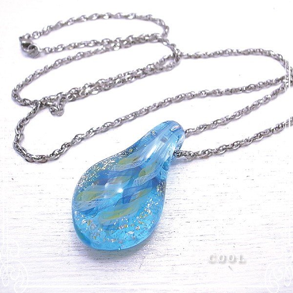 水色 カラーガラス ペンダントトップ ガラス とんぼ玉 ハンドメイド // ガラスアート COOL