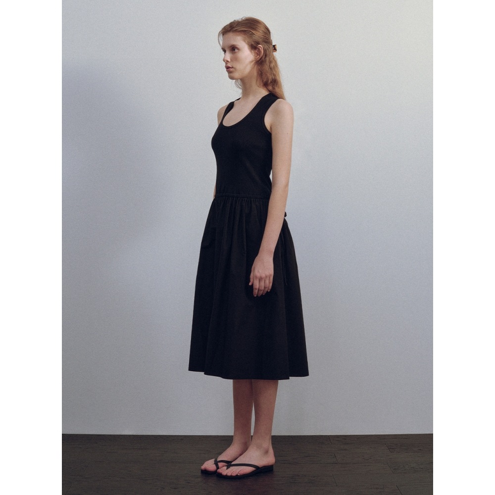 何も書かれていないチュールミディワンピース (ブラック)