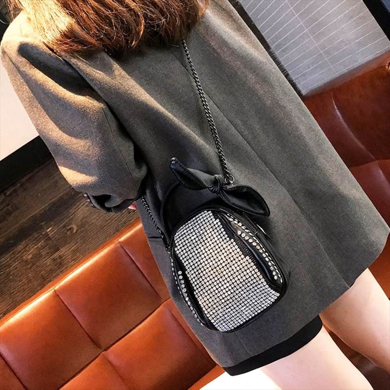 ショルダー ショルダーバック ポシェット 小さめ 手持ち 収納 ラインストーン 煌びやか 派手 リボン バッグ レディース ジッパー 学生 ブラック黒 個性的 春 夏 秋 冬 鞄 買い物 普段使い カ