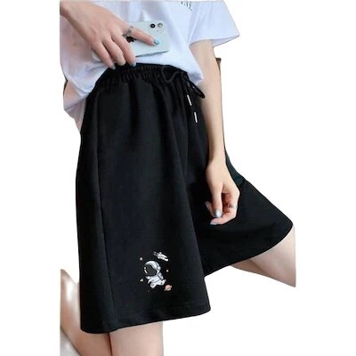 夏の運働の半ズボンの女子学生ゆったりして見えてやせて広い脚のカジュアルな薄い5分ズボン