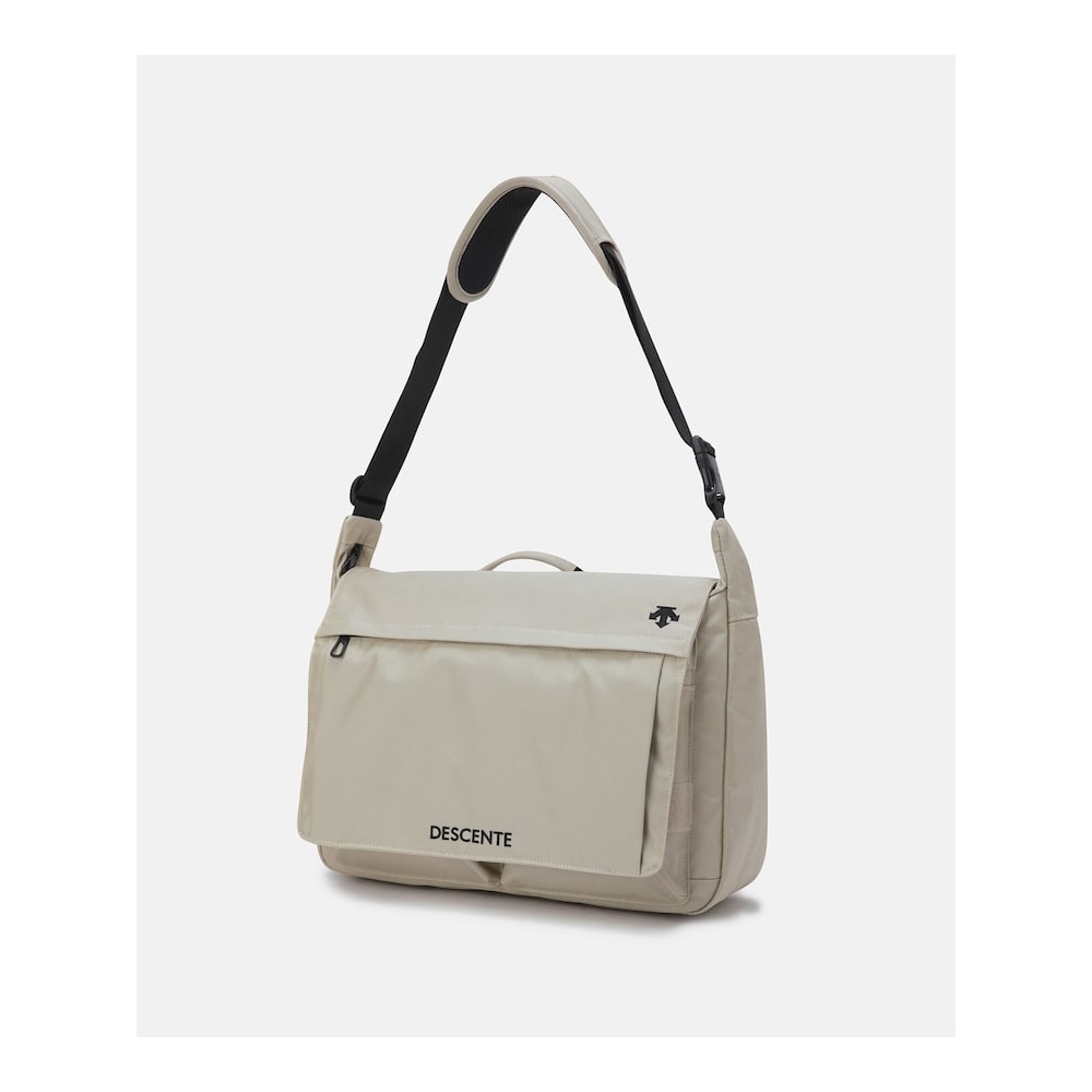 デサントスポーツベーシックシンプルメッセンジャーバッグ SQ123UBG15 PG3SQ123UBG15