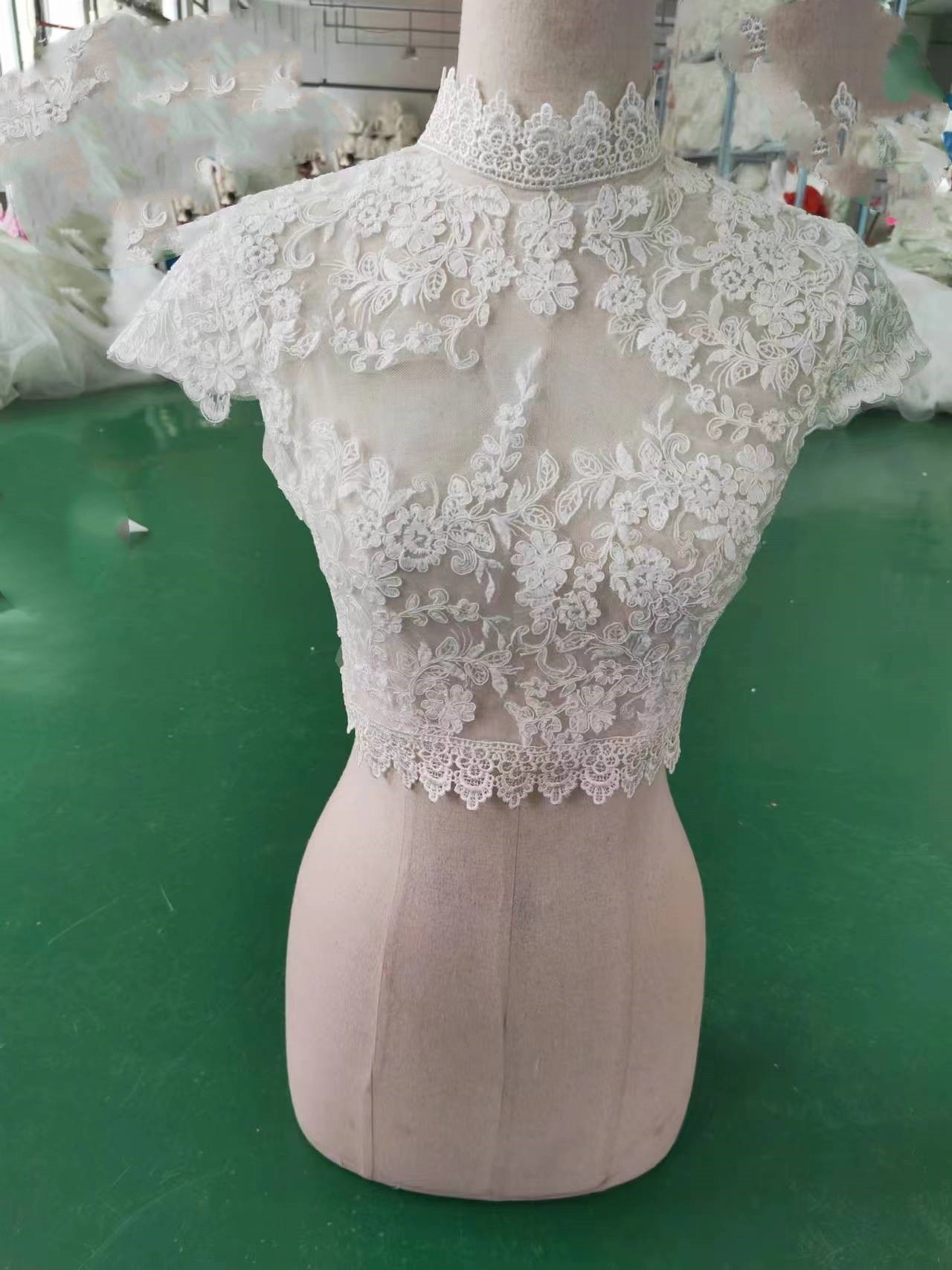 上品なくるみボタン　ハイネック　　レースボレロ　トップス　ウエディングドレス