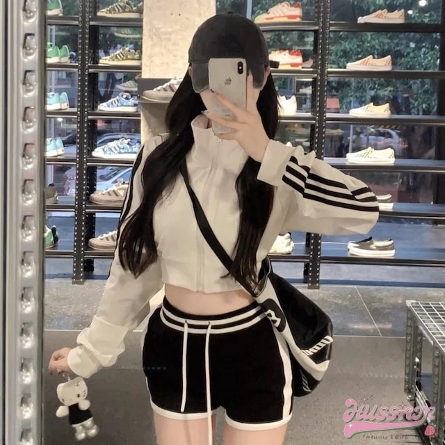 上下セット 2点セット アウター ボトムス 長袖 パンツ ショート 薄手 日焼け止め スポーツ おしゃれ 可愛い ストライプ ジッパー 休日 スタイルアップ お出かけ 色っぽ 女っぽ トラック