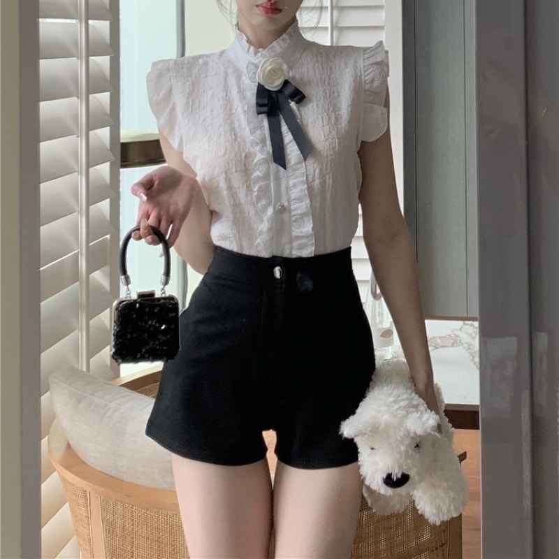 トップス シャツ ブラウス 白トップス ノースリーブ 襟付き フリル フライングスリブ リボン 大人可愛い おしゃれ ラブリー 個性的 存在感 春 夏 レディース デート お出かけ 休日 旅行